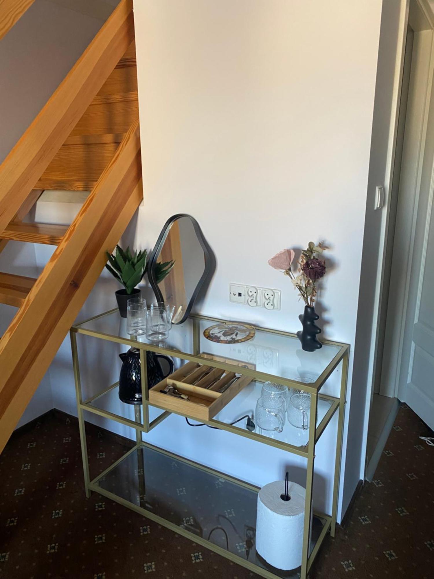 Queen Bee Old Town Apartment